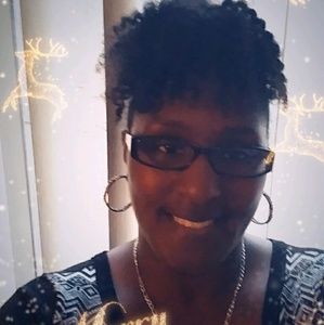 Meet your Posher, Kenisha